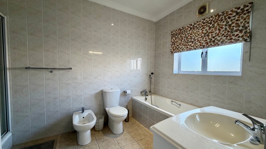 5 Bedroom Property for Sale in Dennegeur Western Cape